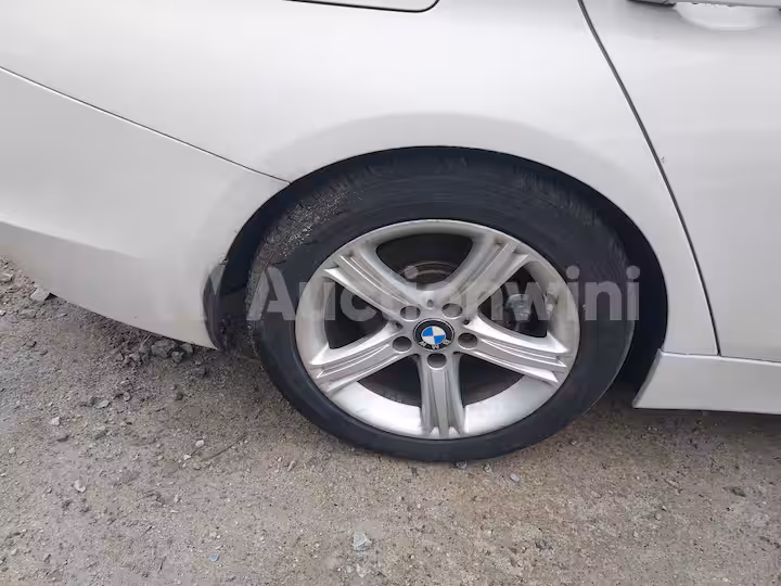 BMW 3 Series 2012 — 17