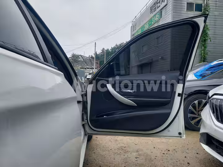 BMW 3 Series 2012 — 22