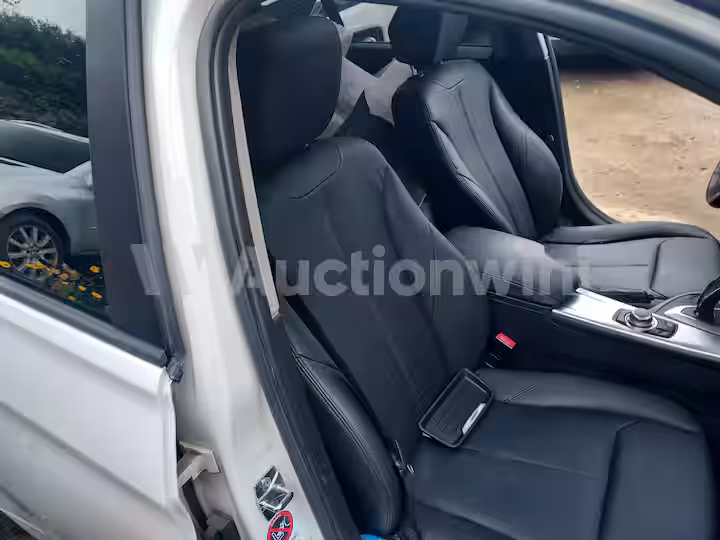 BMW 3 Series 2012 — 24