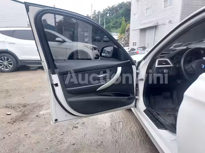 BMW 3 Series 2012 — 27