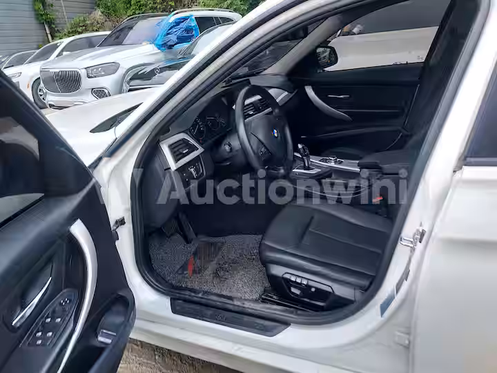 BMW 3 Series 2012 — 28