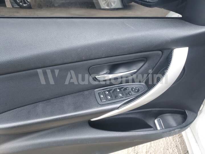 BMW 3 Series 2012 — 32