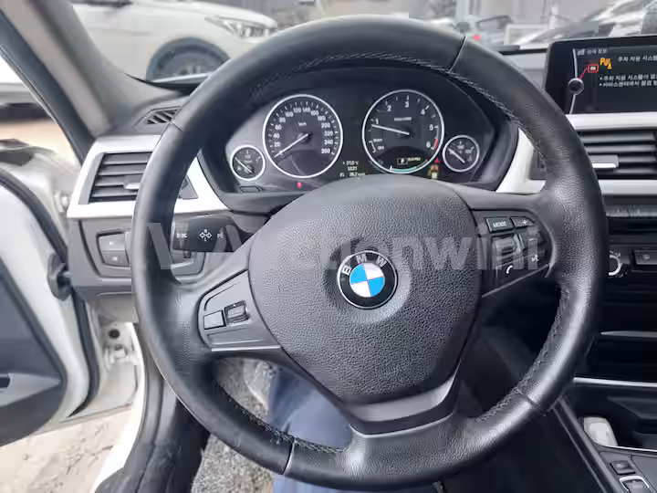 BMW 3 Series 2012 — 34