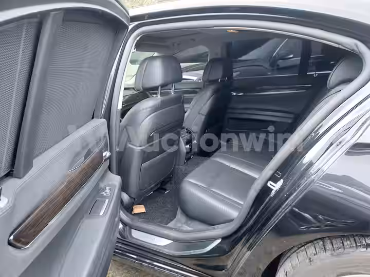 BMW 7 Series 2013 — 33