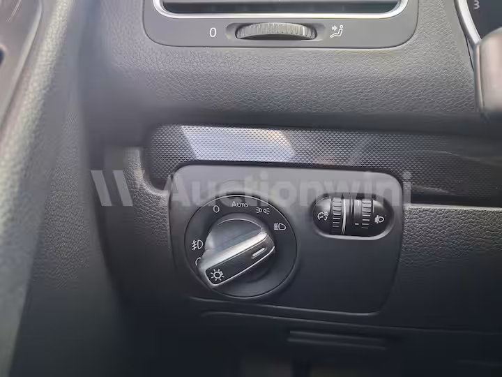 Volkswagen Golf 2012 — 37