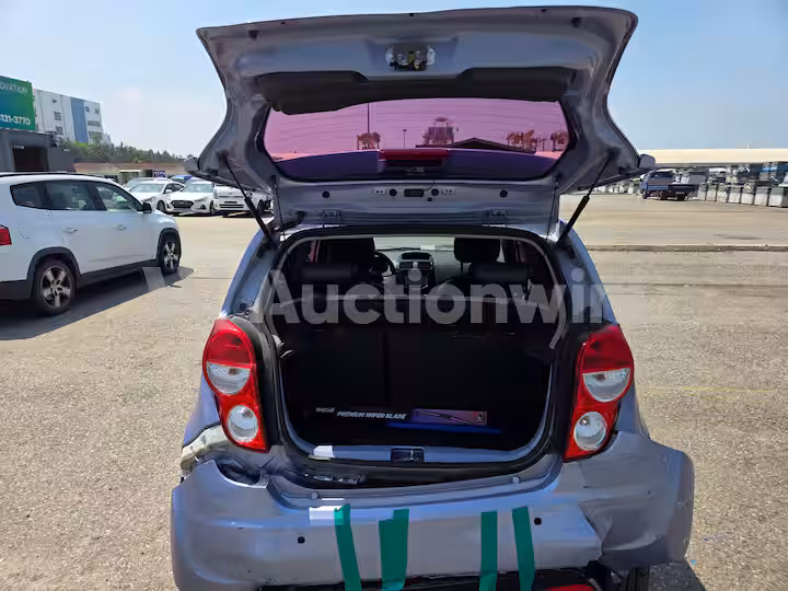 Chevrolet Spark 2015 — 24