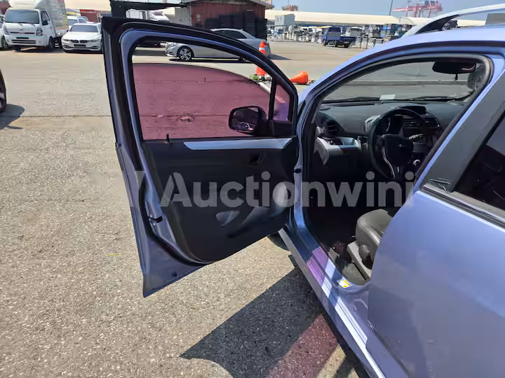 Chevrolet Spark 2015 — 26
