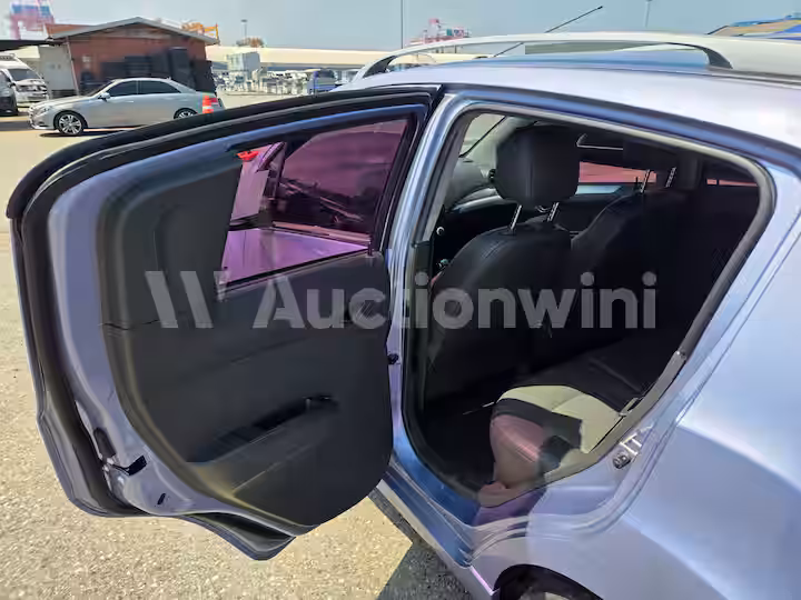Chevrolet Spark 2015 — 28