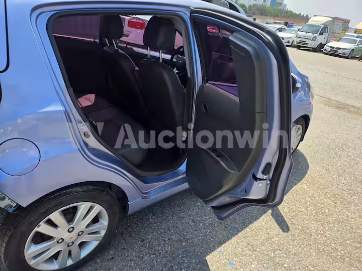 Chevrolet Spark 2015 — 30