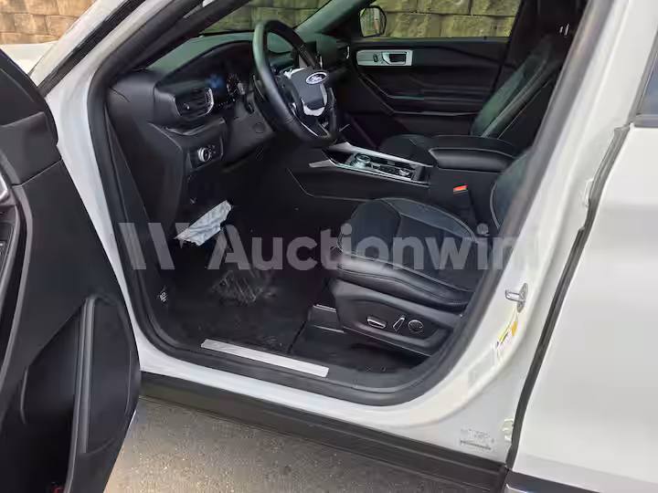 Ford Explorer 2020 — 28