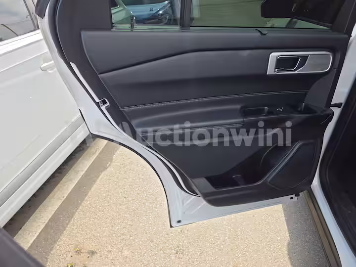 Ford Explorer 2020 — 38
