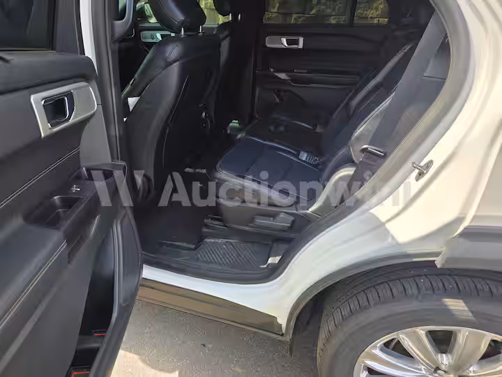 Ford Explorer 2020 — 40