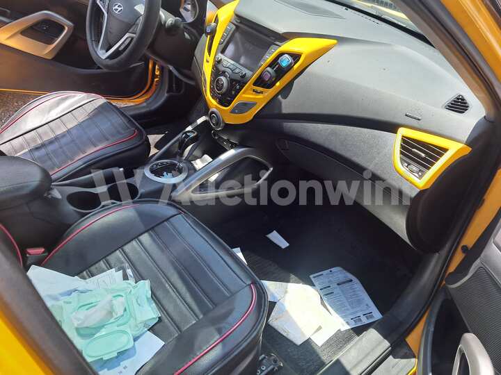 Hyundai Veloster 2012 — 34