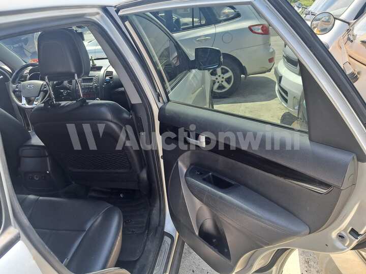 Kia Sorento 2010 — 32