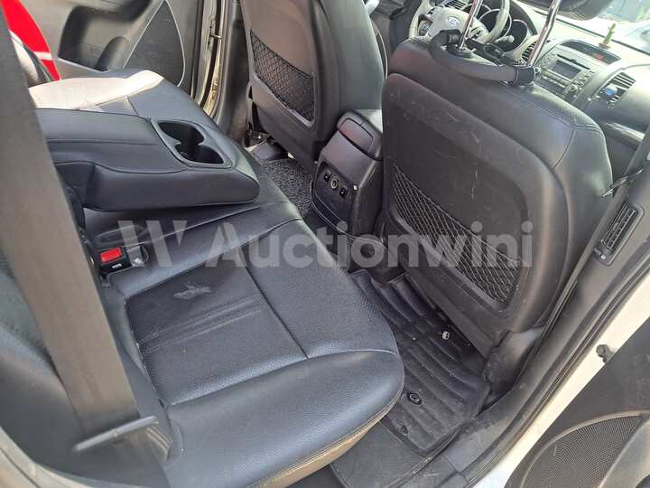 Kia Sorento 2010 — 33