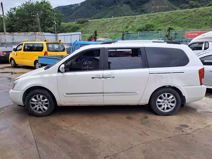 Kia Carnival 2011 — 2