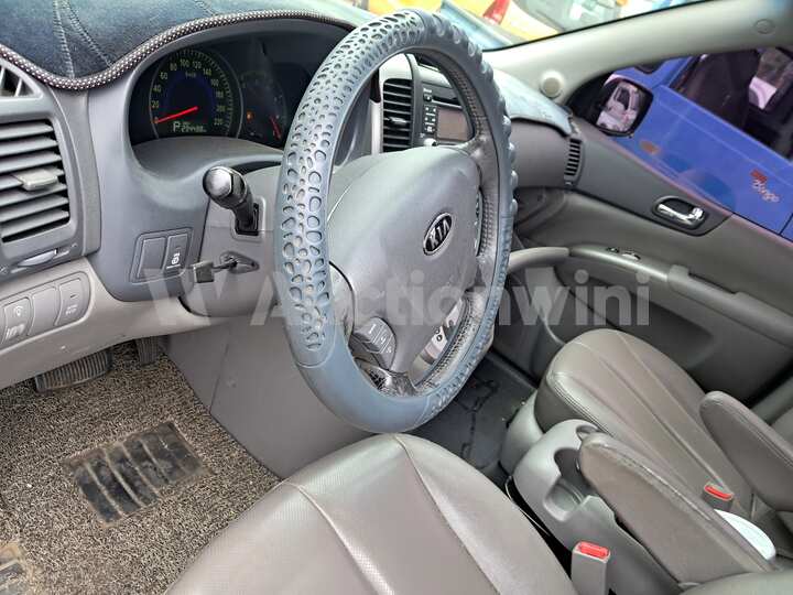 Kia Carnival 2011 — 14