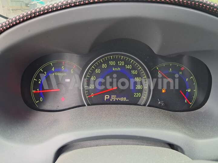 Kia Carnival 2011 — 16