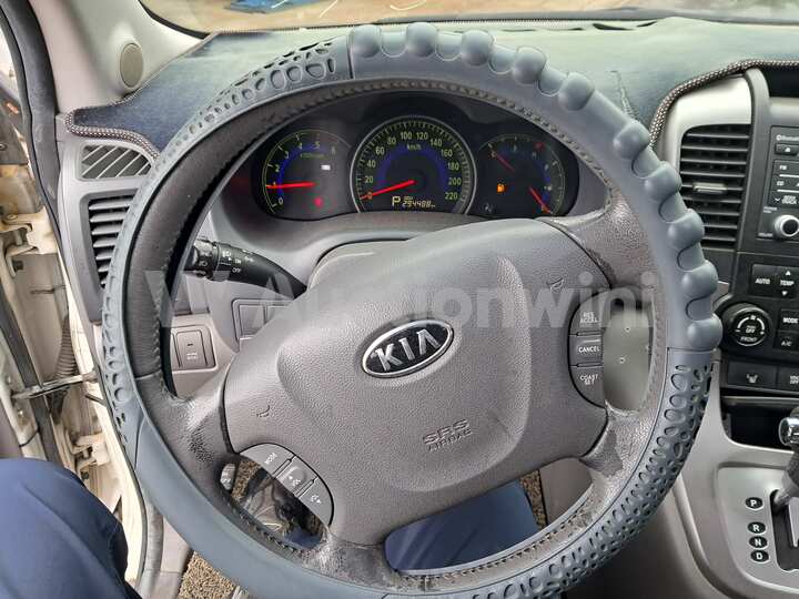Kia Carnival 2011 — 17