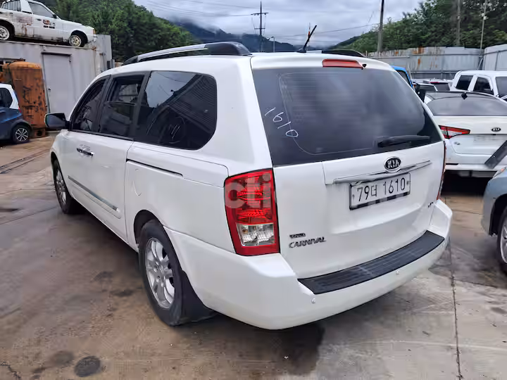 Kia Carnival 2011 — 3