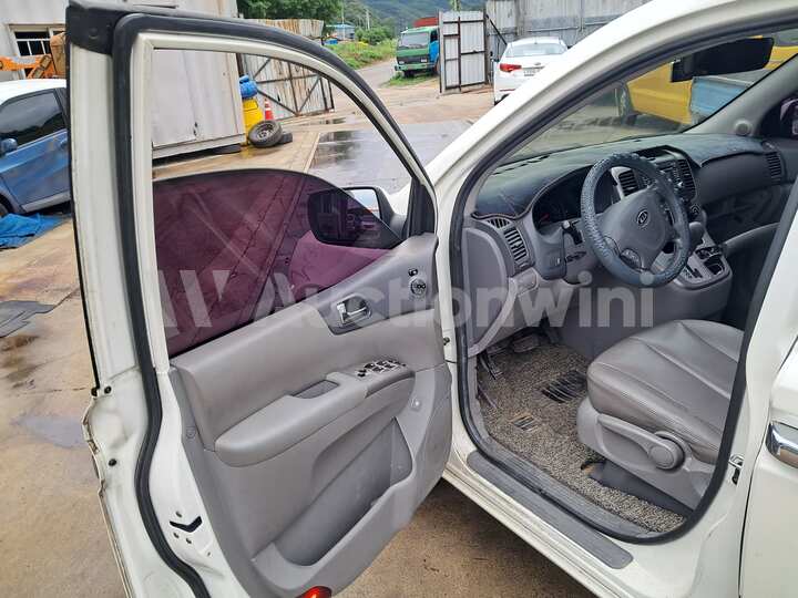 Kia Carnival 2011 — 24