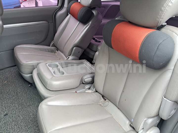 Kia Carnival 2011 — 28