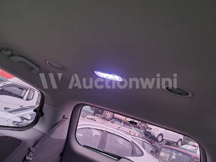 Kia Carnival 2011 — 30
