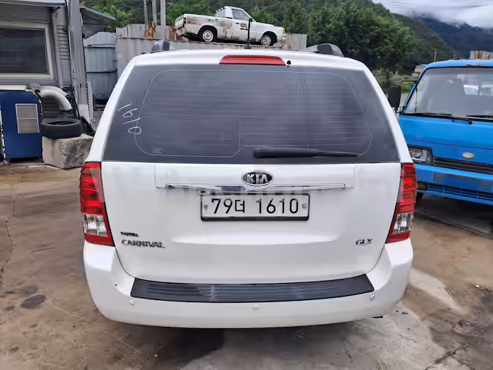 Kia Carnival 2011 — 4