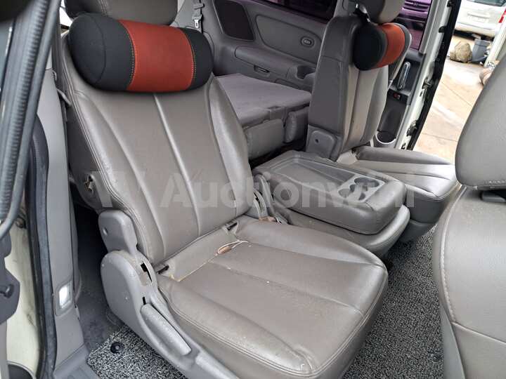 Kia Carnival 2011 — 33
