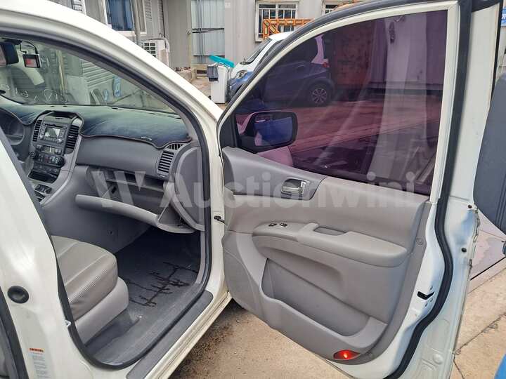 Kia Carnival 2011 — 34