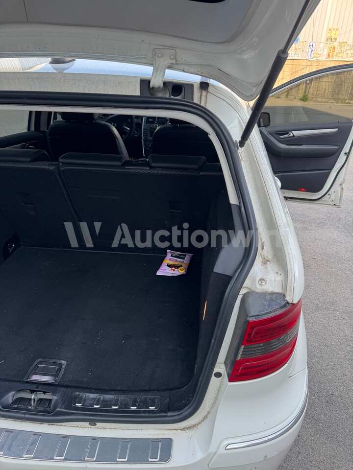 Mercedes Benz B Class 2010 — 18