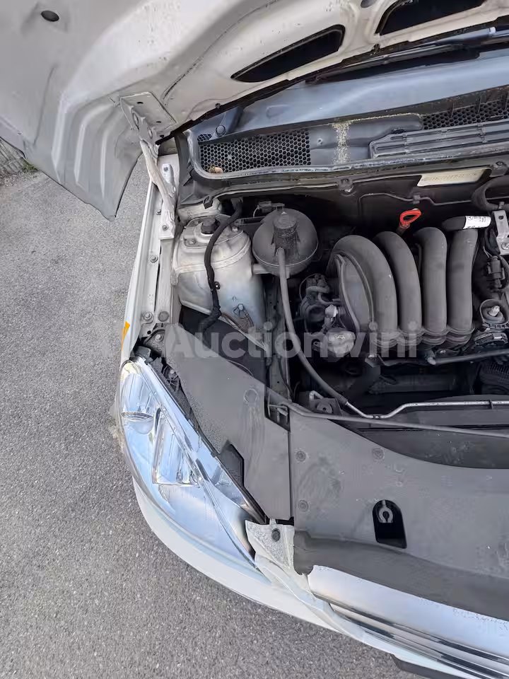 Mercedes Benz B Class 2010 — 19