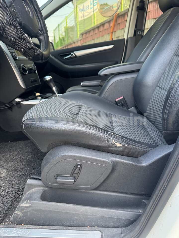 Mercedes Benz B Class 2010 — 22