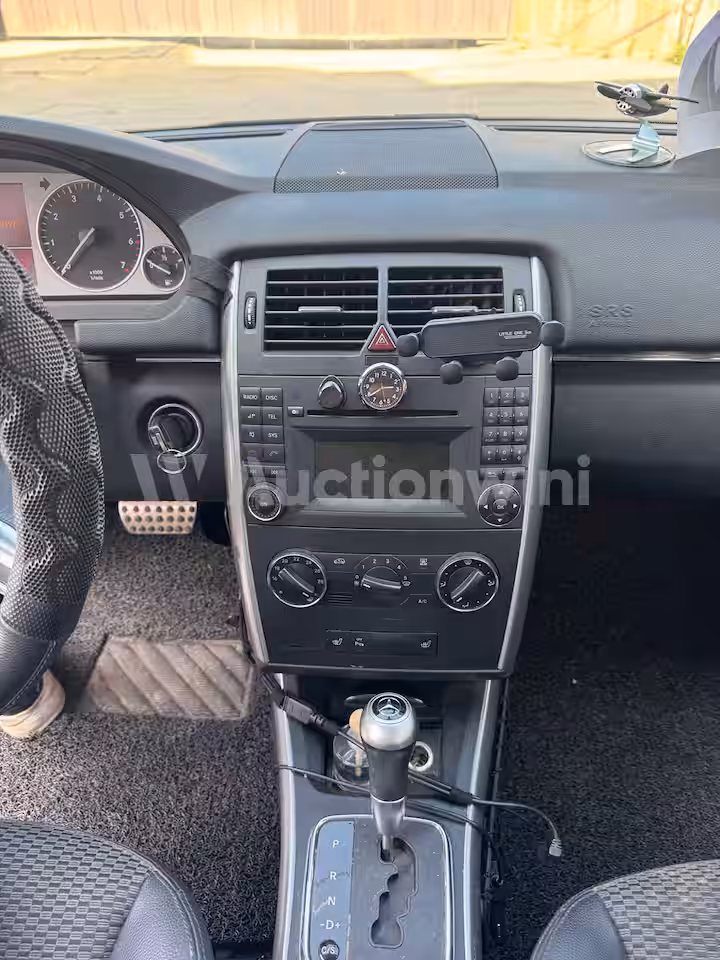 Mercedes Benz B Class 2010 — 24