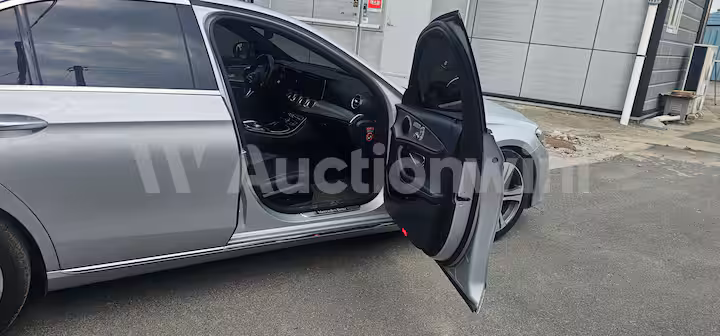 Mercedes Benz E Class 2019 — 12