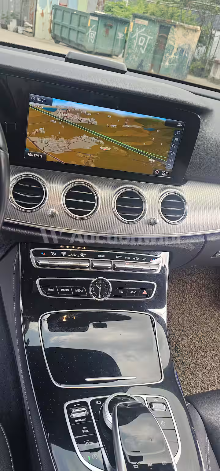 Mercedes Benz E Class 2019 — 18