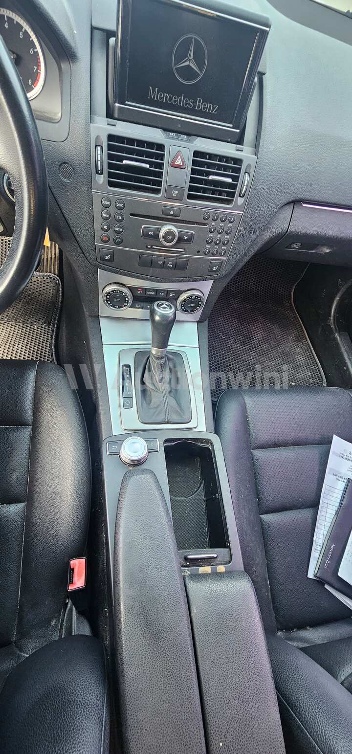 Mercedes Benz C Class 2010 — 17