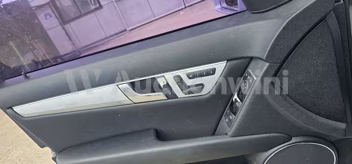 Mercedes Benz C Class 2010 — 18