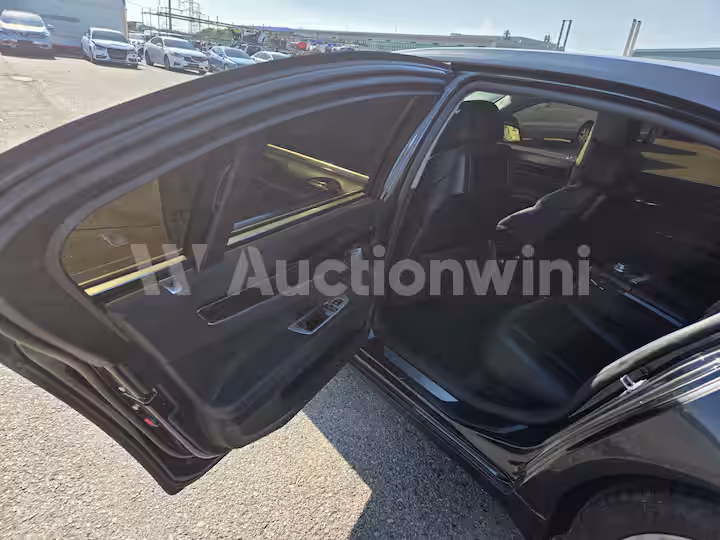 BMW 7 Series 2012 — 28
