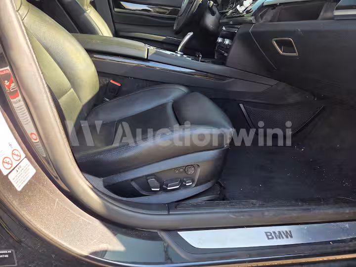 BMW 7 Series 2012 — 32