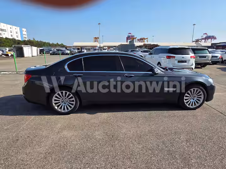 BMW 7 Series 2012 — 8