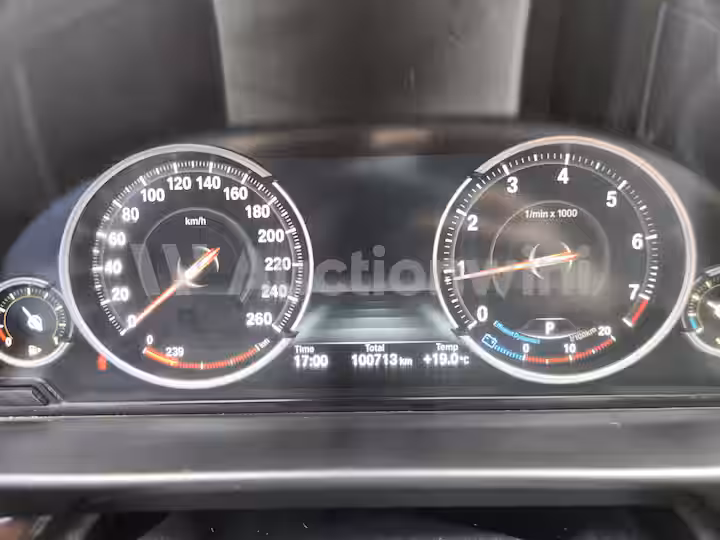 BMW 5 Series 2013 — 23
