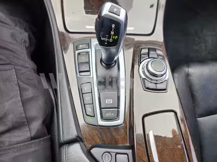 BMW 5 Series 2013 — 28
