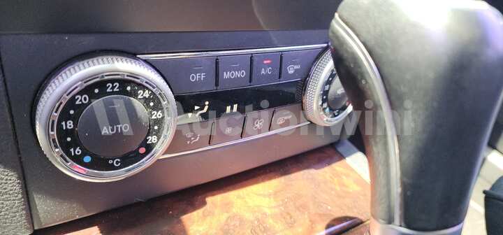 Mercedes Benz CLK Class 2011 — 15