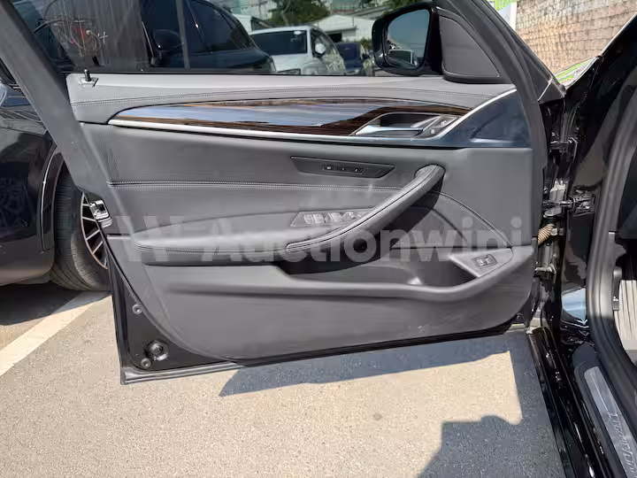 BMW 5 Series 2023 — 25