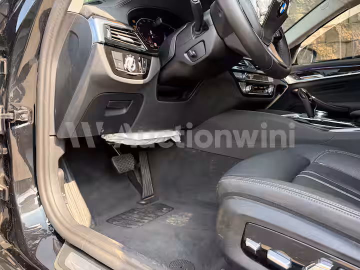 BMW 5 Series 2023 — 28