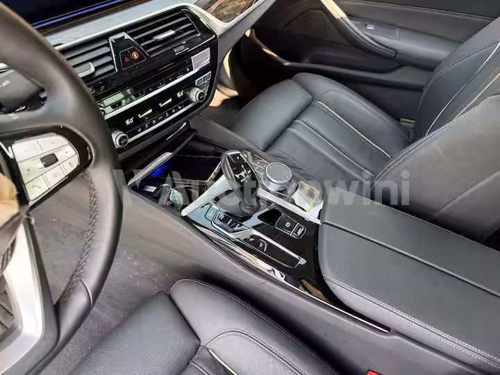 BMW 5 Series 2023 — 32