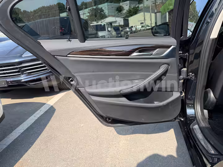 BMW 5 Series 2023 — 35