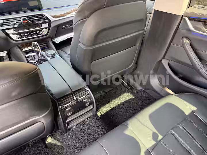 BMW 5 Series 2023 — 40