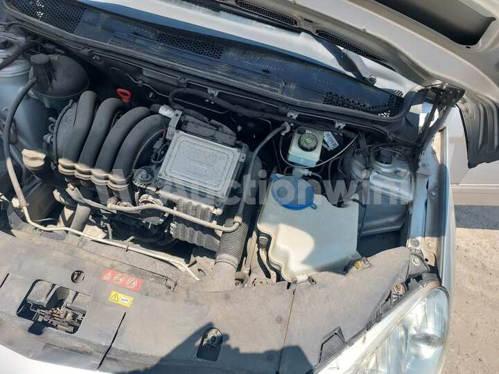 Mercedes Benz B Class 2010 — 24